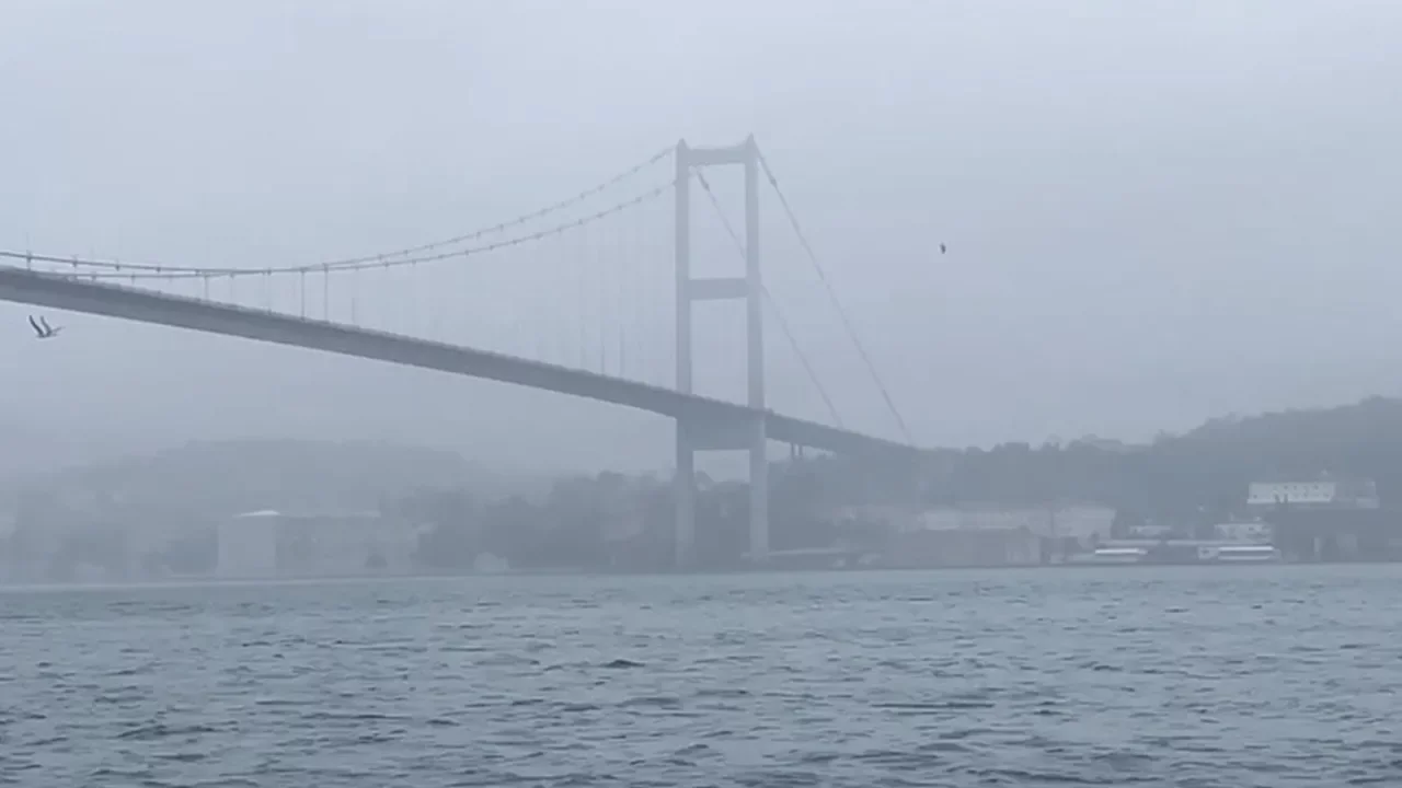 İstanbul Boğazı gemi trafiğine kapatıldı! Vapur seferleri de iptal