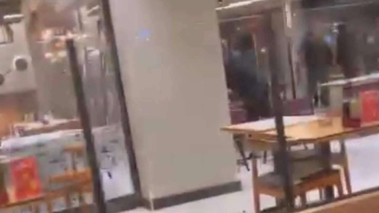 Bursa'da büyüyen tartışma ortalığı savaş alanına döndürdü! Cam, çerçeve kalmadı