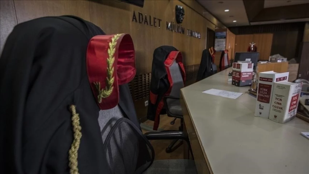 "İmamoğlu &ccedil;ıkar ama&ccedil;lı su&ccedil; &ouml;rg&uuml;t&uuml;" davasının altıncı duruşması başladı