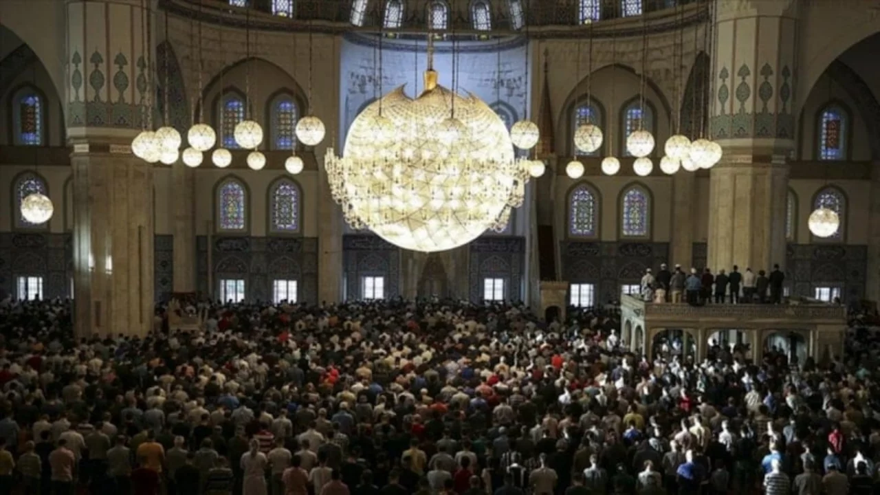 Bayram namazı saatleri 2026: İl il Ramazan Bayramı ezan vakitleri