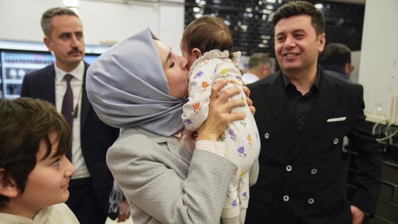 Bakan G&ouml;ktaş, devlet korumasındaki &ccedil;ocuklarla bir araya geldi