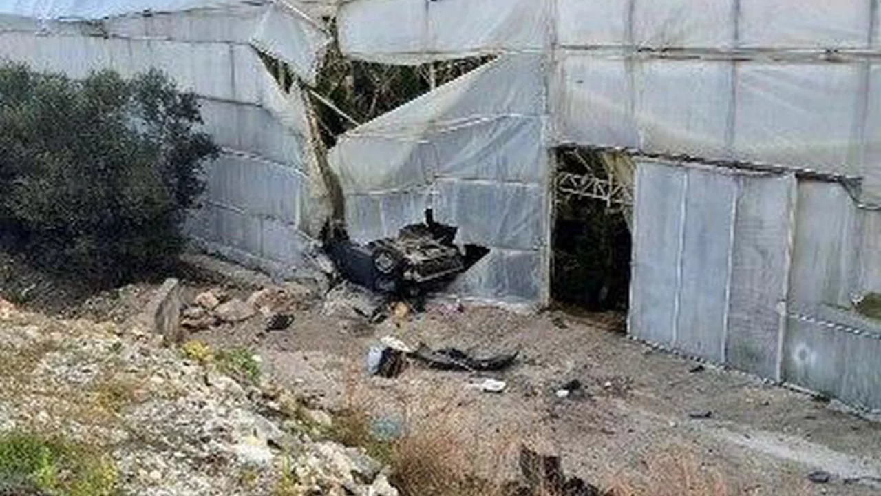 Alanya'da otomobil muz serasına devrildi: 1 &ouml;l&uuml;, 1 yaralı