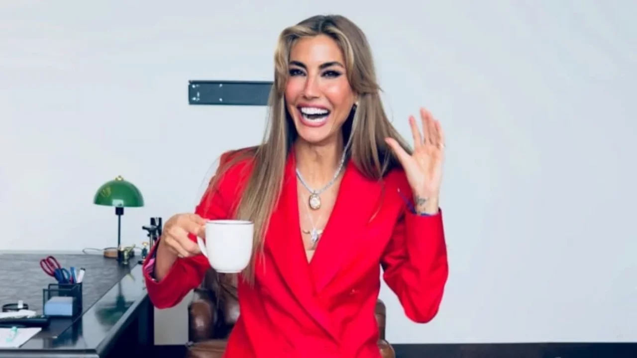 Çağla Şıkel lüks harcamalara karşı: Köpek gibi çalışıyorum