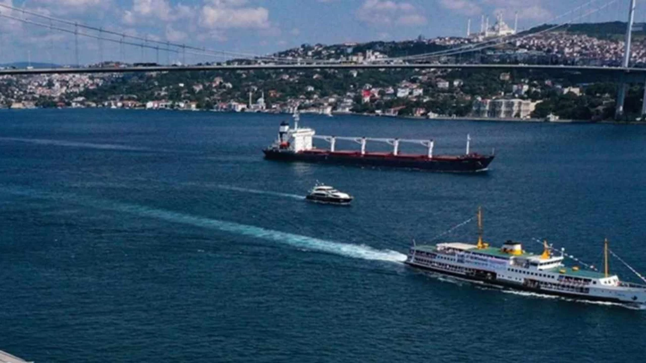 İstanbul Boğazı'nda gemi trafiği normale döndü 
