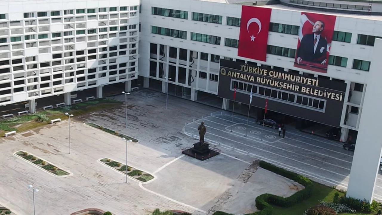 Serbest kalmak için itirafçı olduğunu söyledi, 3 kişiden özür diledi