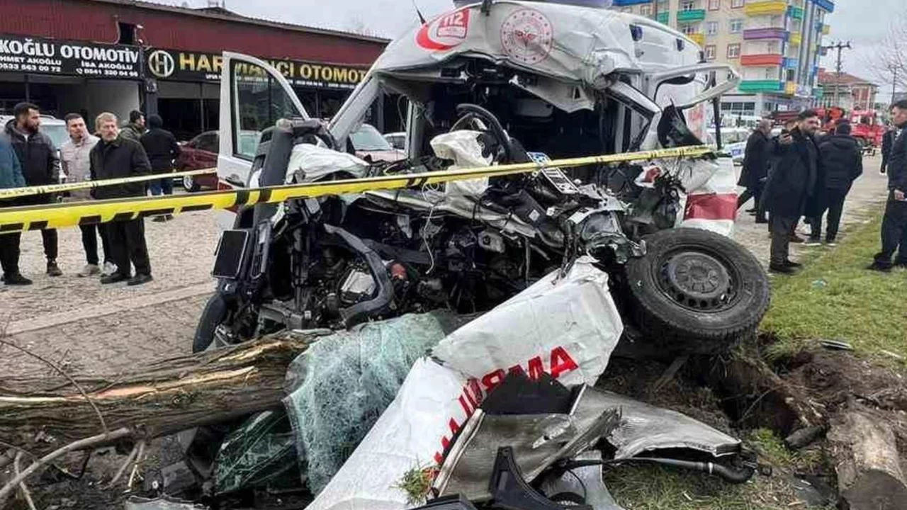 Samsun'da can pazarı: Ambulans kazasında acı kayıp...