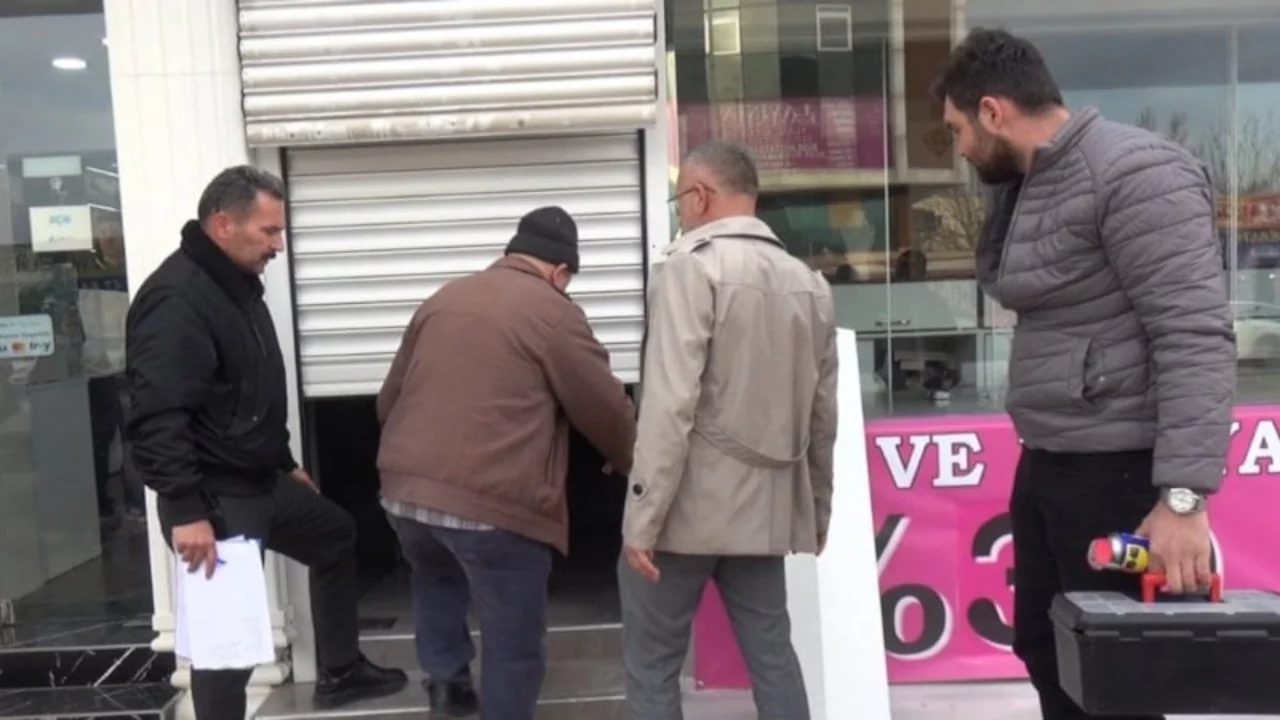 Antalya'da 'kar payı' vaadiyle 50 milyon lira toplayan kuyumcu kaçtı 