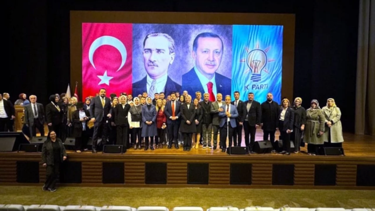 AK Parti'den "Çocuk Gülerse Dünya Güler" iftar programı 