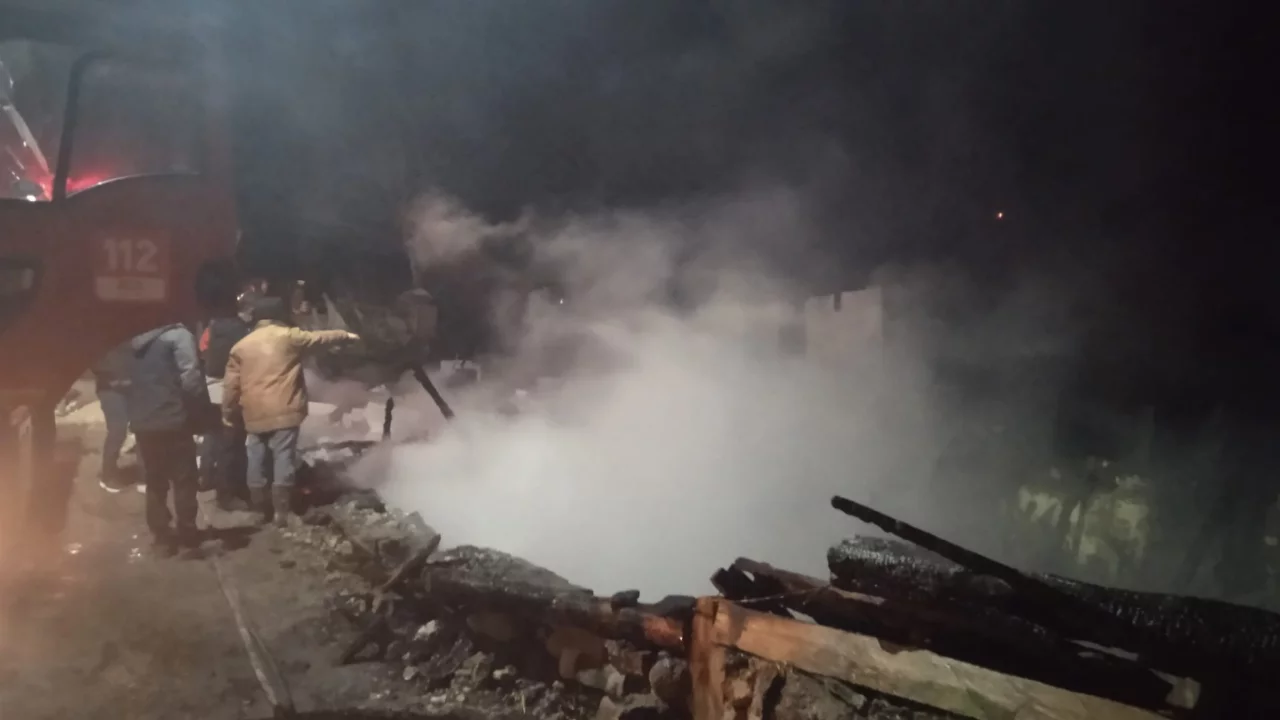 Bolu'da tek katlı ev yangında küle döndü
