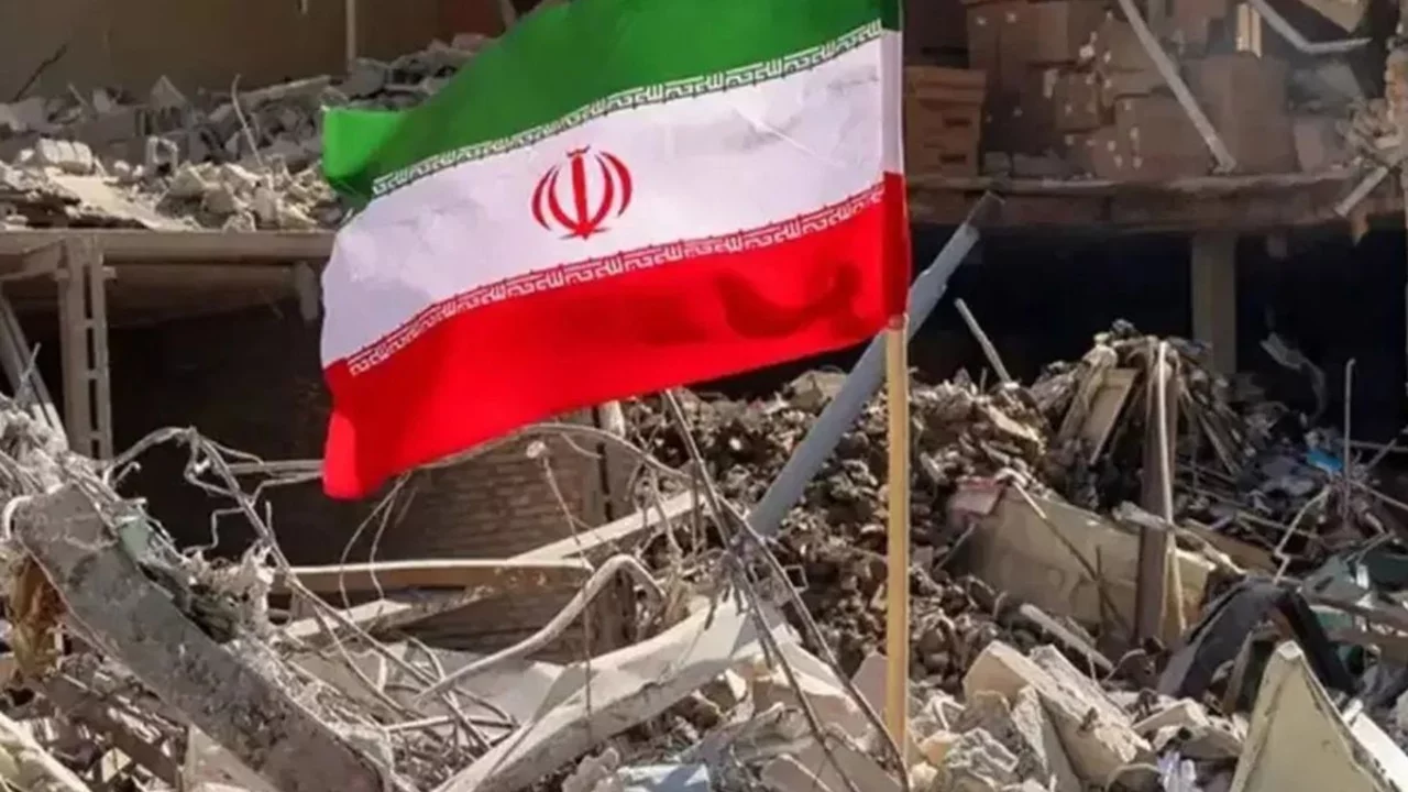 İran: Buşehr Nükleer Santrali'ne füze isabet etti