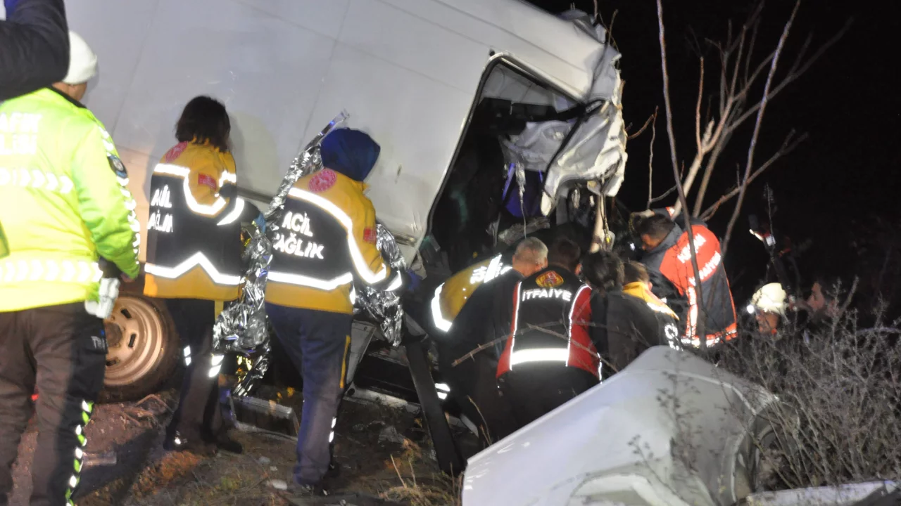 Edirne'de feci kaza: 2 &ouml;l&uuml;, 1 yaralı