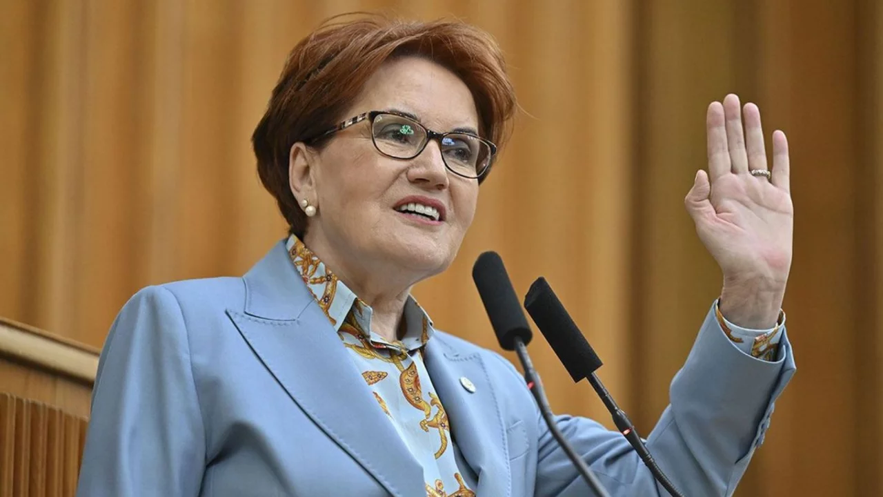 Akşener'den uzun s&uuml;re sonra ilk r&ouml;portaj! G&uuml;lerek yanıtladığı soru dikkat &ccedil;ekti