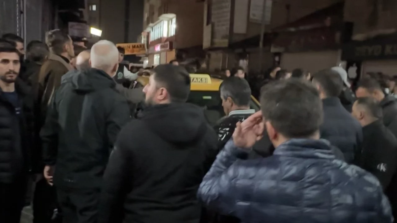 Taşlı sopalı kavga: 1'i polis 2 yaralı