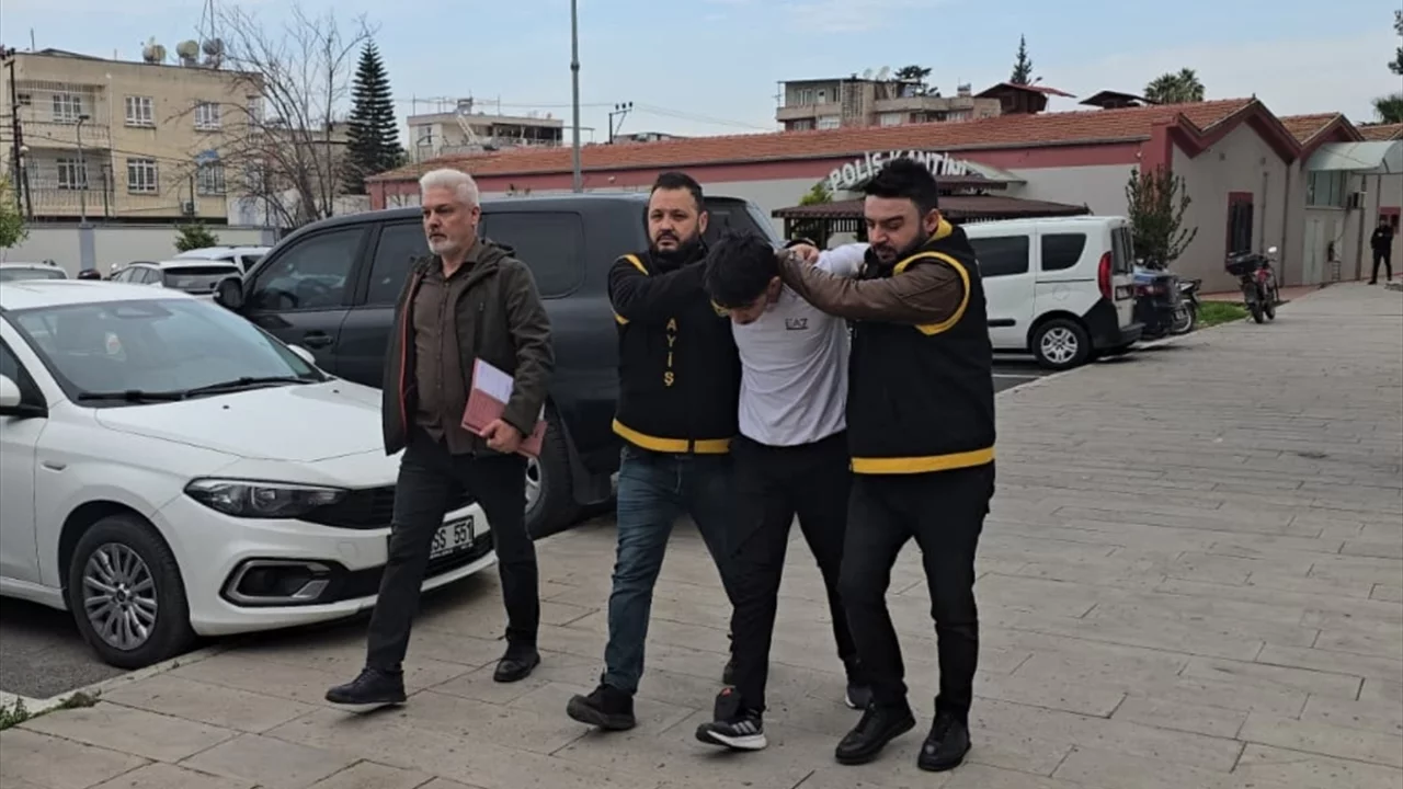 Adana'da camını kırdıkları ara&ccedil;lardan hırsızlık yapan 2 zanlı tutuklandı