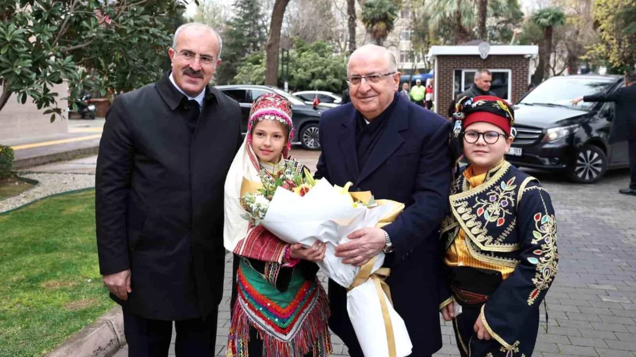 Milli Savunma Bakanı Yaşar G&uuml;ler, &Ccedil;anakkale Valiliğini ziyaret etti