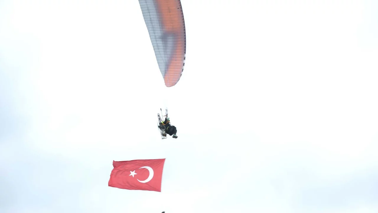 Bodrum semalarında ay yıldızlı 18 Mart anması
