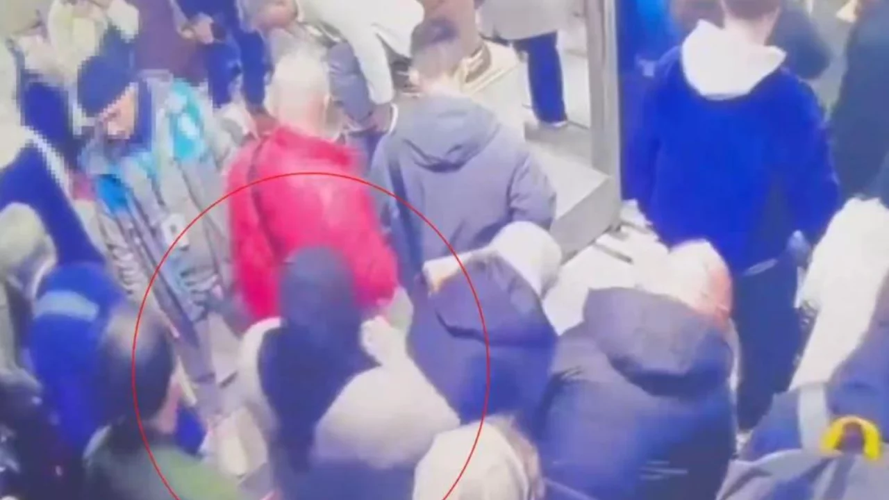 İstanbul'da yankesicilik yapan 2 kadın su&ccedil;&uuml;st&uuml; yakalandı