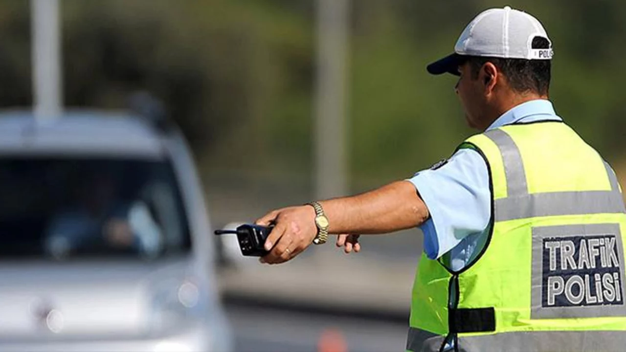 Kavga etmek i&ccedil;in aracından inen s&uuml;r&uuml;c&uuml;ye rekor ceza