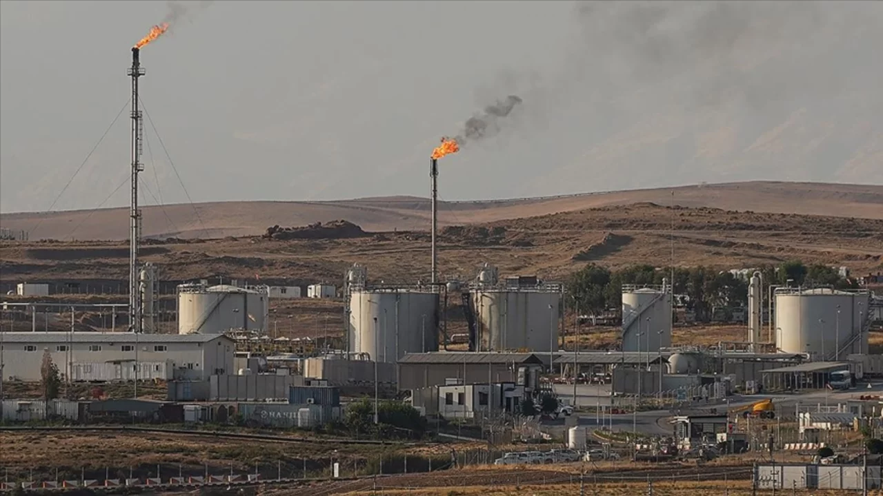 S&P Global Ratings, petrol &uuml;retim kesintileri nedeniyle Irak'ın kredi notunu negatif izlemeye aldı