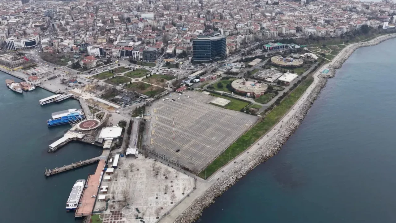 S&uuml;re&ccedil; resmen başladı! Kadık&ouml;y'e yapılacak cami i&ccedil;in ilk adım atıldı