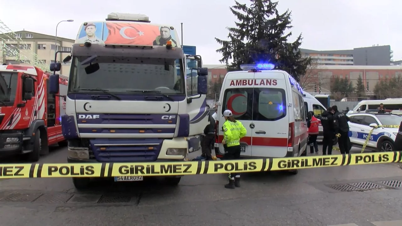 Sancaktepe'de &ccedil;ekicinin &ccedil;arptığı kadın hayatını kaybetti