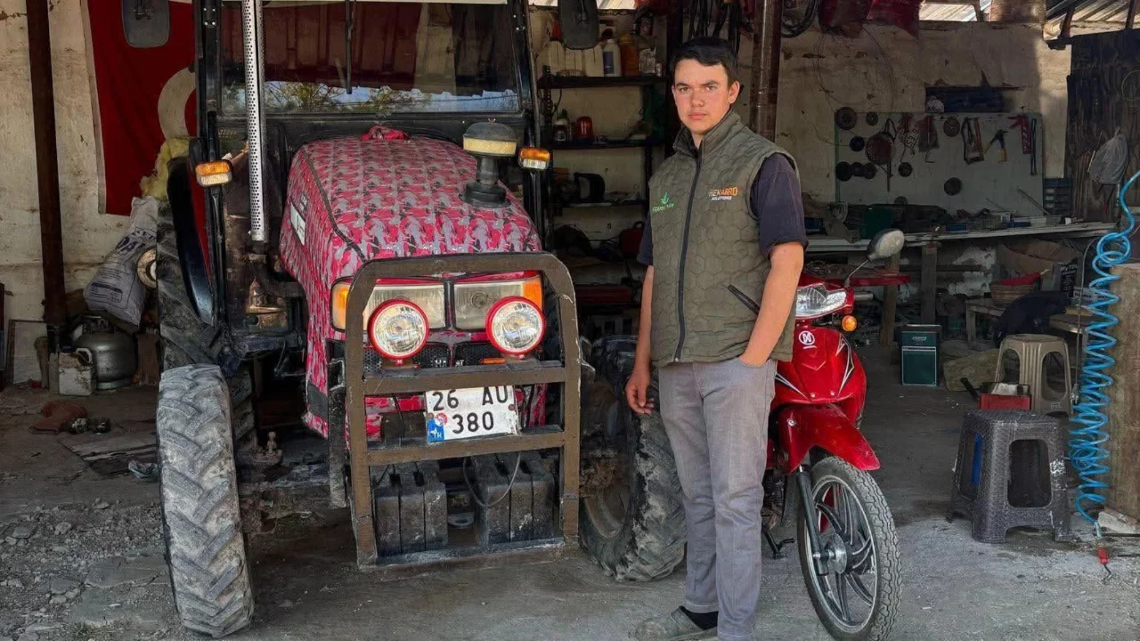 Trakt&ouml;r yıkarken akıma kapılan 17 yaşındaki &ccedil;ocuk hayatını kaybetti