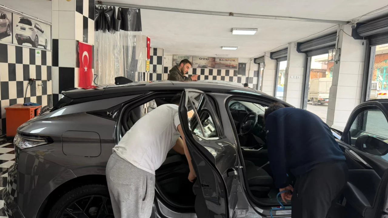 Bursa'da bayram öncesi oto yıkamacılarda yoğun mesai! 