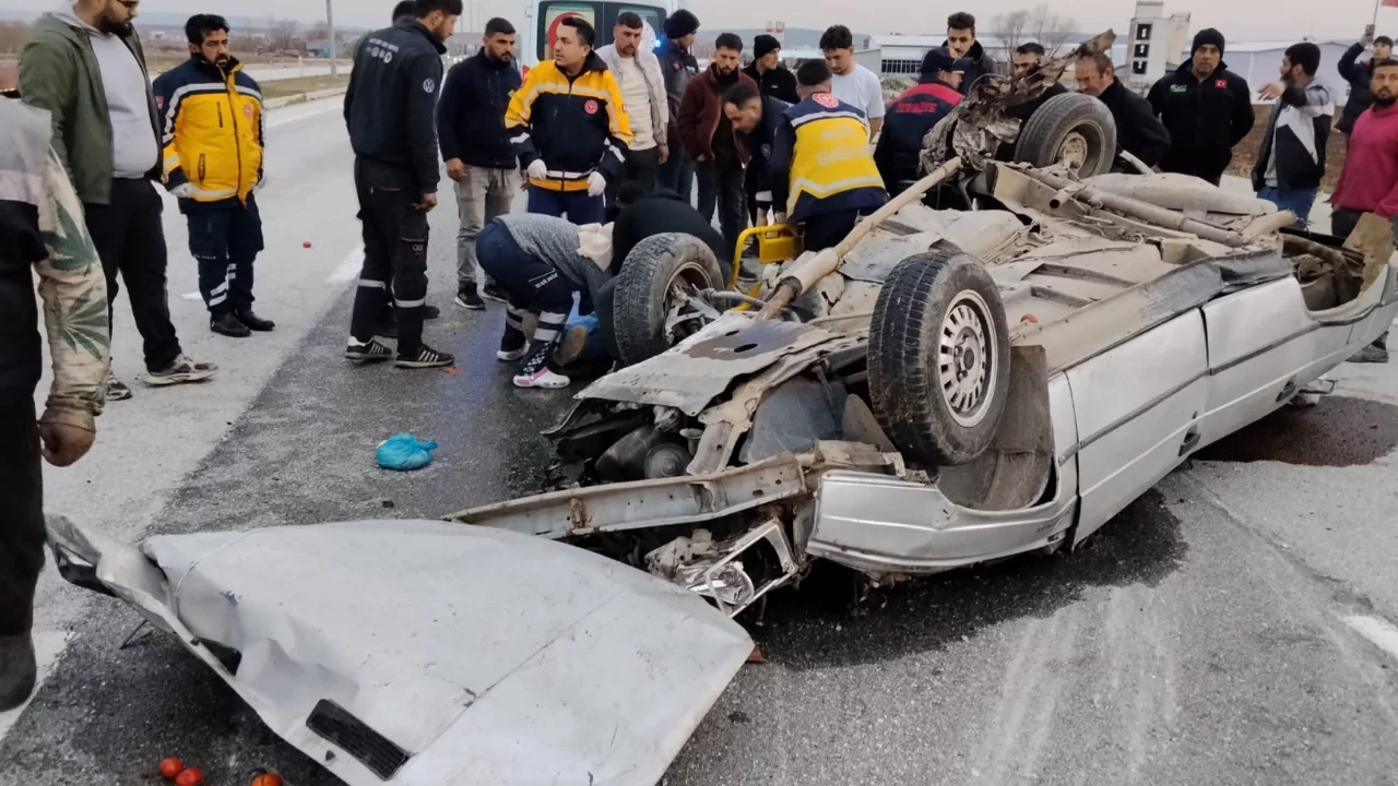 &Ccedil;orum'da otomobil takla attı: 3 yaralı