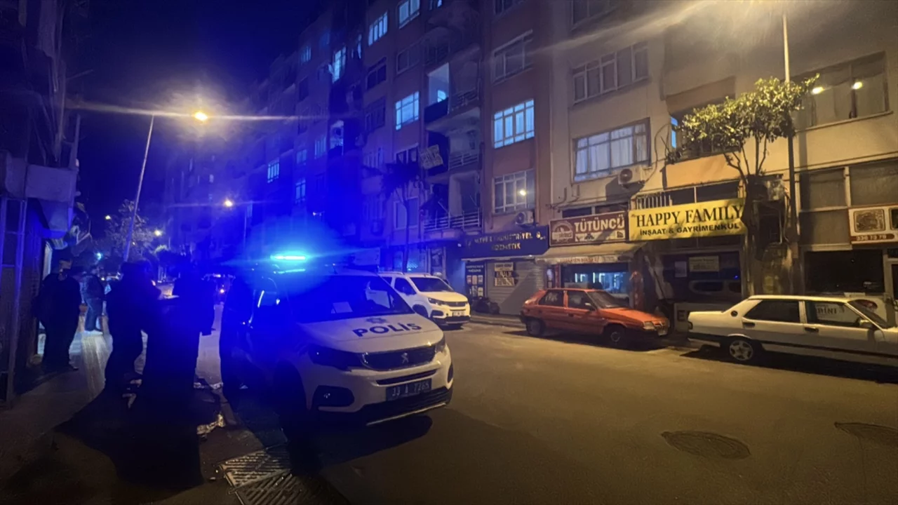 Mersin'de boşanma aşamasındaki eşi tarafından bı&ccedil;aklanan kadın yaşamını yitirdi