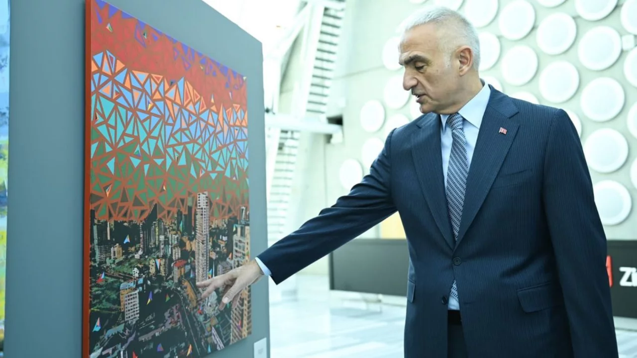 Bakan Ersoy, 'Başkent Ankara' sergisini ziyaret etti