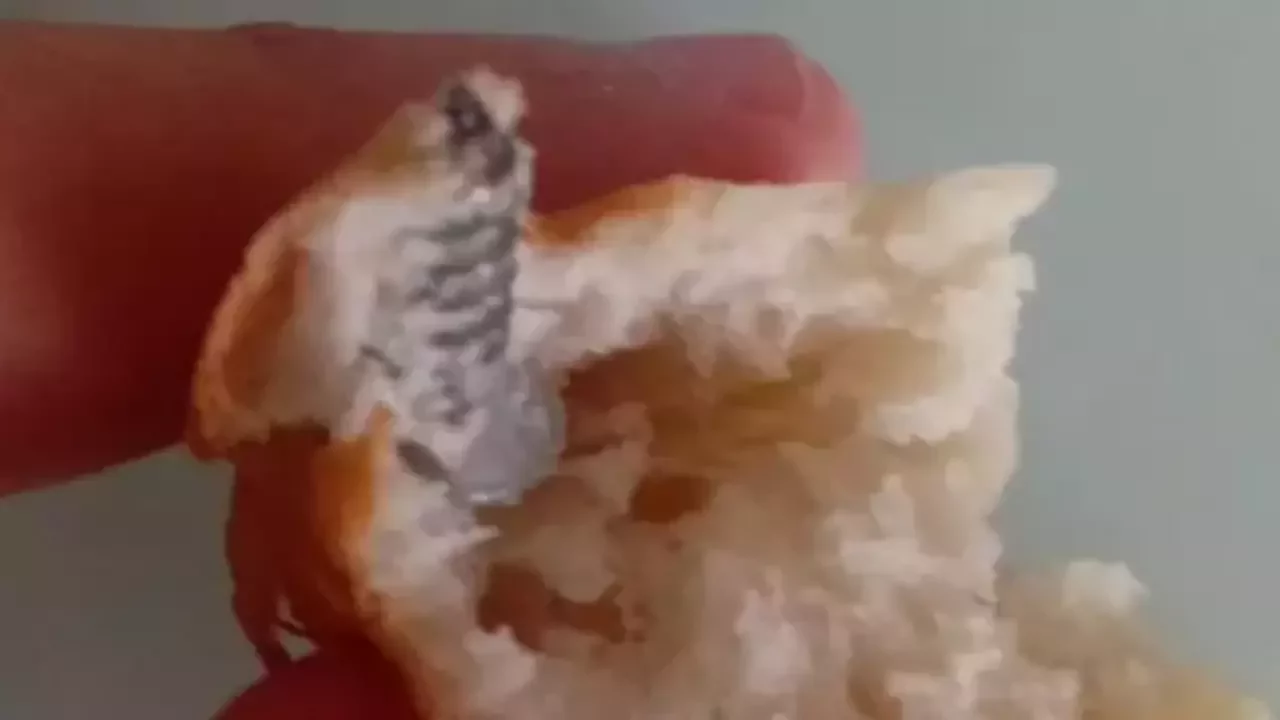 Ekmeğin i&ccedil;inden vida &ccedil;ıktı
