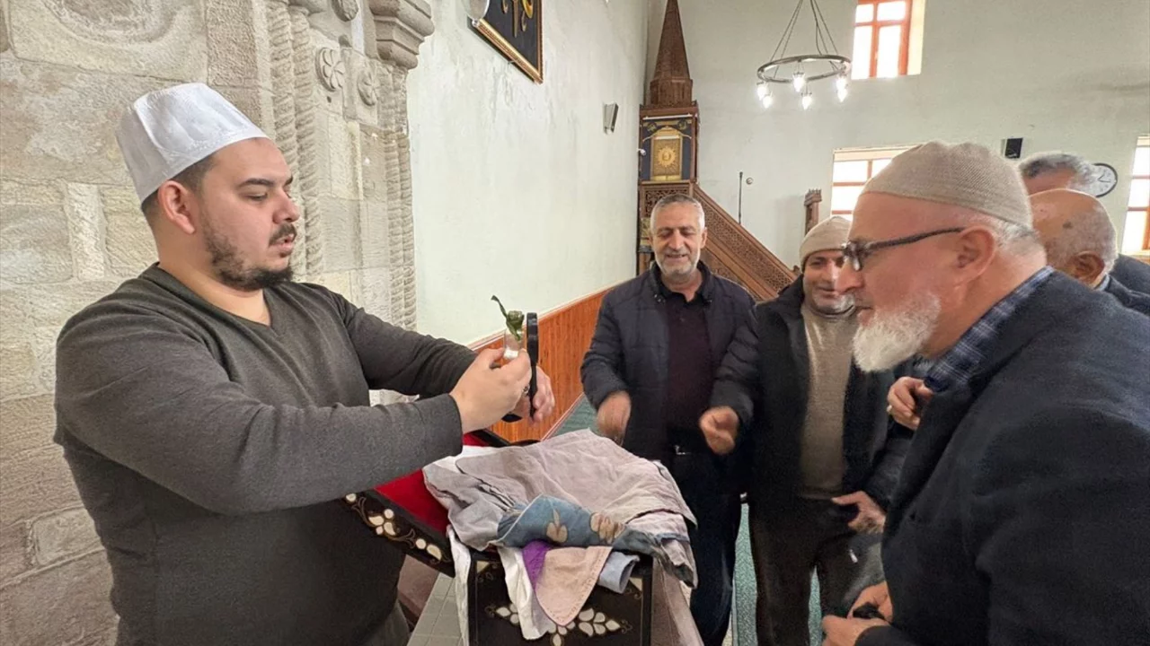 Sakal-ı Şerif ziyarete a&ccedil;ıldı