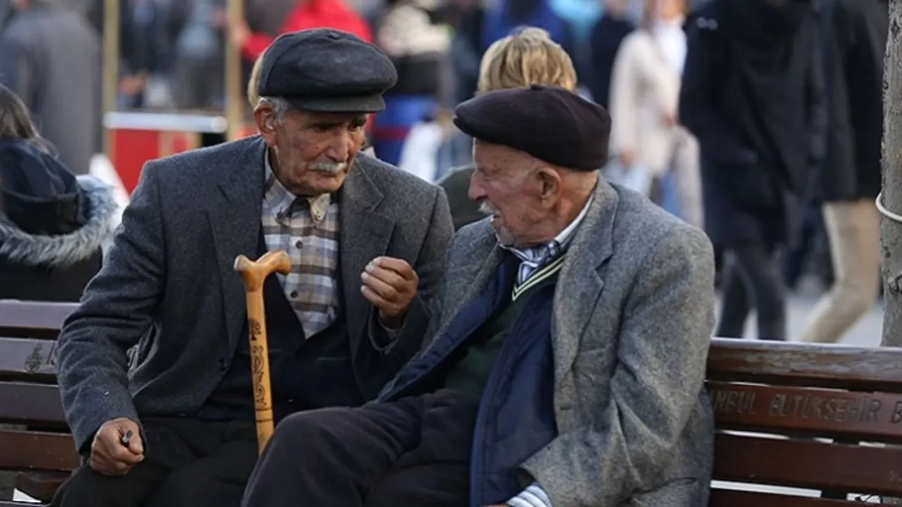 T&uuml;rkiye'de yaşlı n&uuml;fus oranı s&uuml;rekli artıyor: 98 &uuml;lkenin n&uuml;fusunu ge&ccedil;ti!
