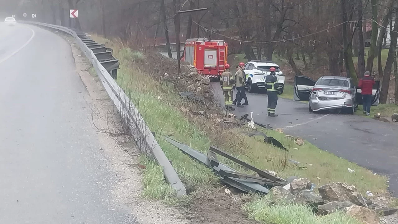 Bursa'da otomobil alt yola uçtu!