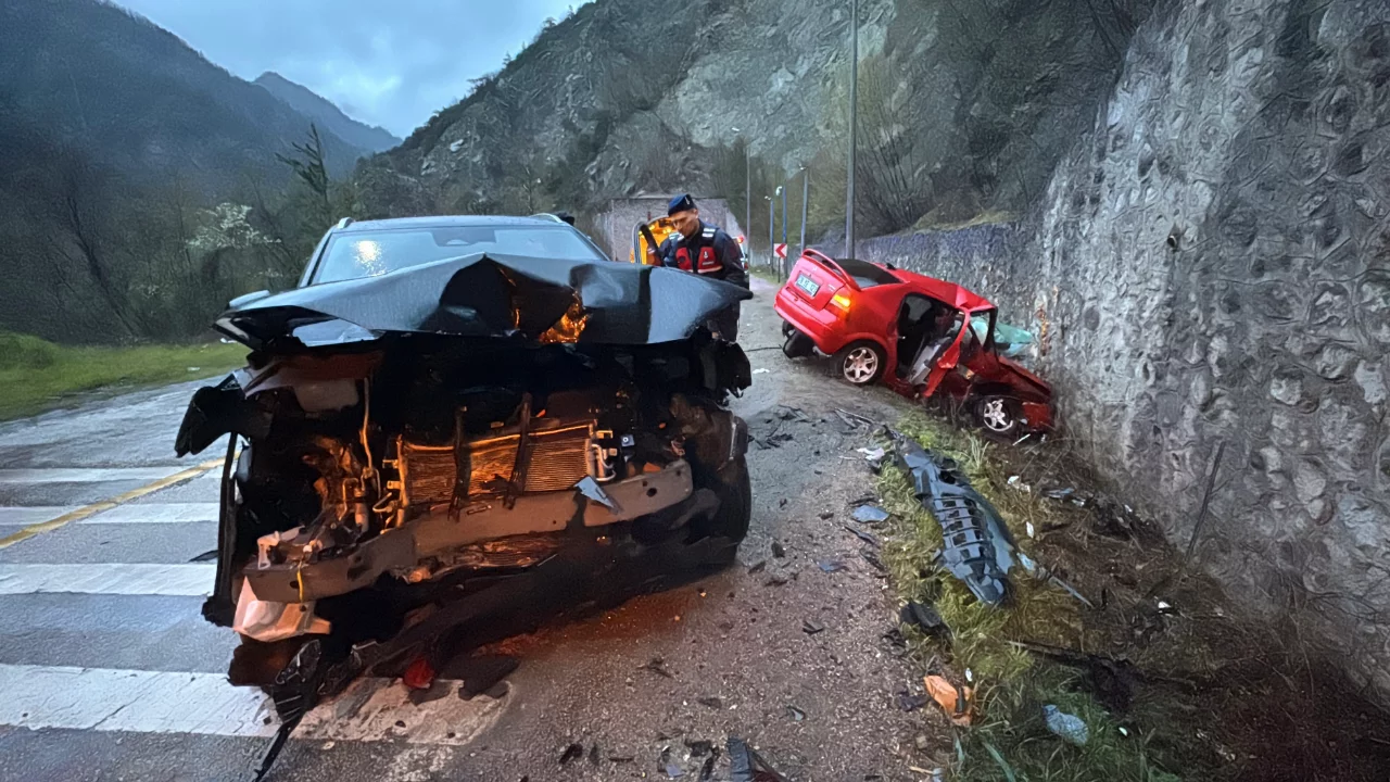Karab&uuml;k'te feci kaza: 1 &ouml;l&uuml;, 5 yaralı