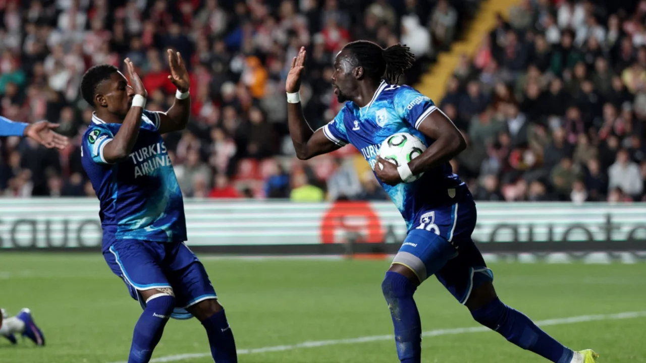 Samsunspor, galibiyete rağmen Konferans Ligi'ne veda etti