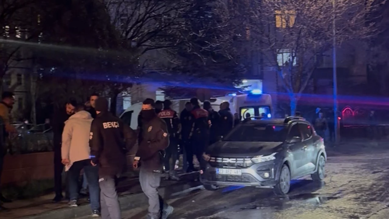 Trafikte başlayan tartışma kavgaya d&ouml;nd&uuml;: 10 g&ouml;zaltı