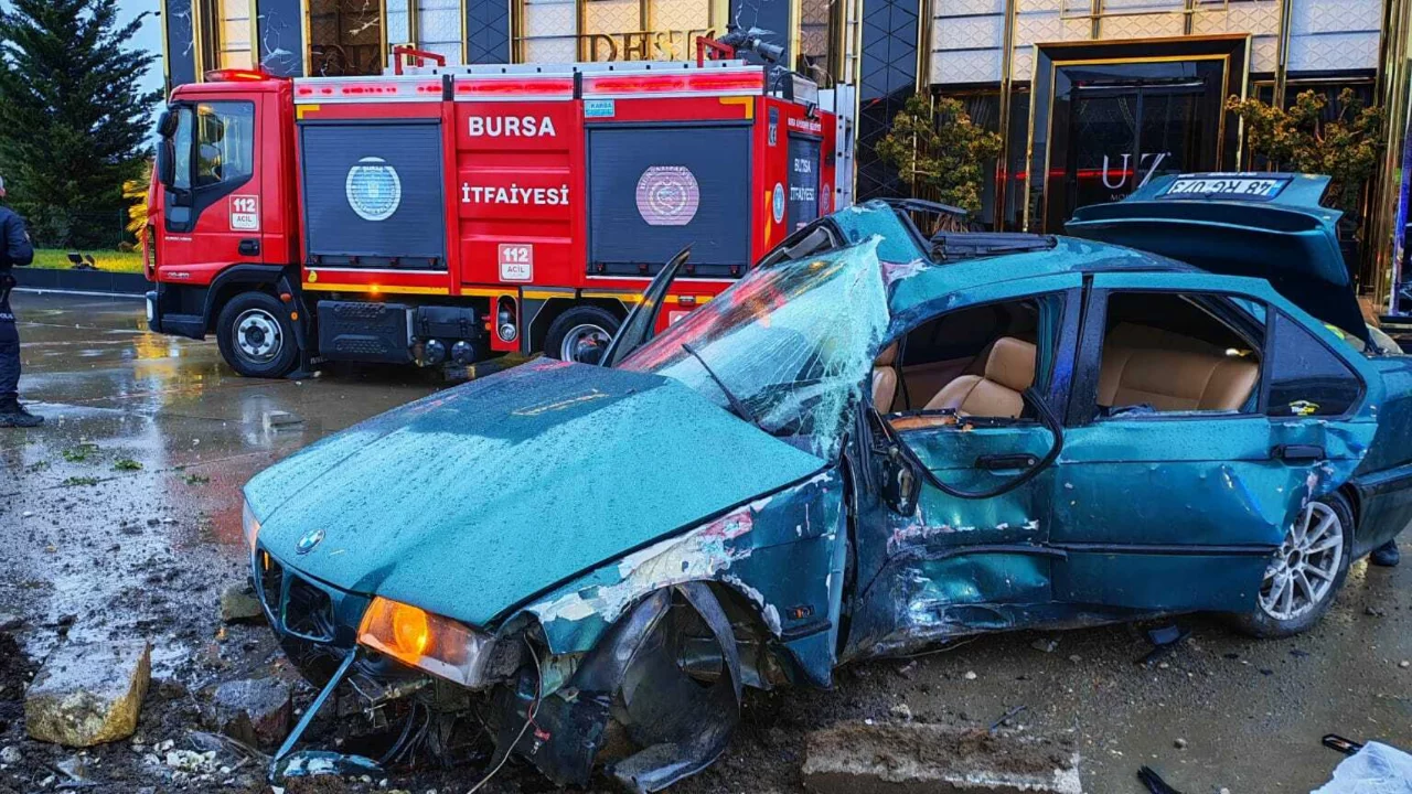 İnegöl yolunda feci son! 20 yaşındaki genç yaşamını yit...