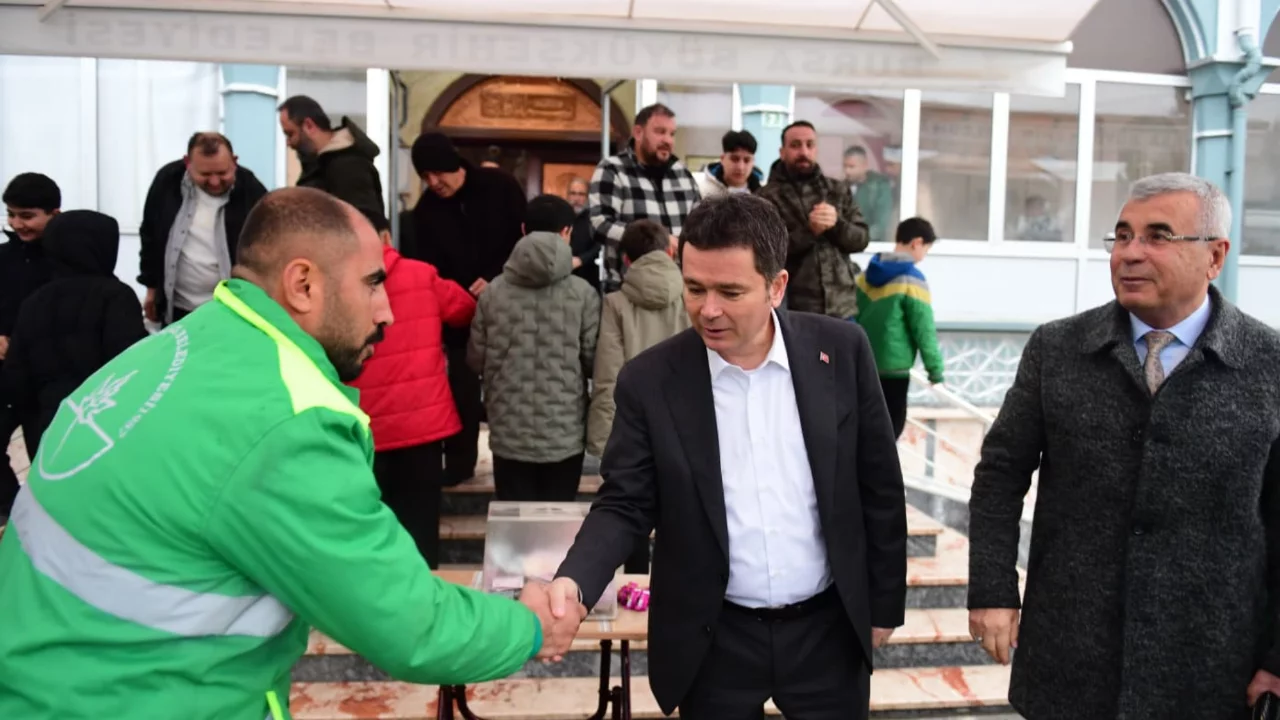 Başkan Erkan Aydın vatandaşlarla bayramlaştı