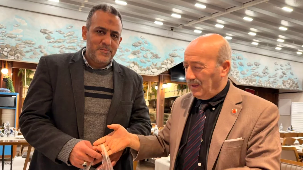 Bursalı esnaf ramazan kazancını Filistin'e verdi!