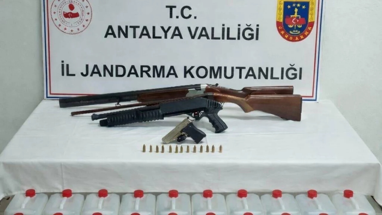 Antalya'da 160 litre etil alkol, tabanca ve pompalı t&uuml;fek ele ge&ccedil;irildi