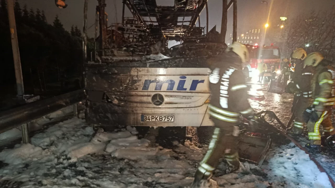 TEM'de yolcu otobüsü alevlere teslim oldu