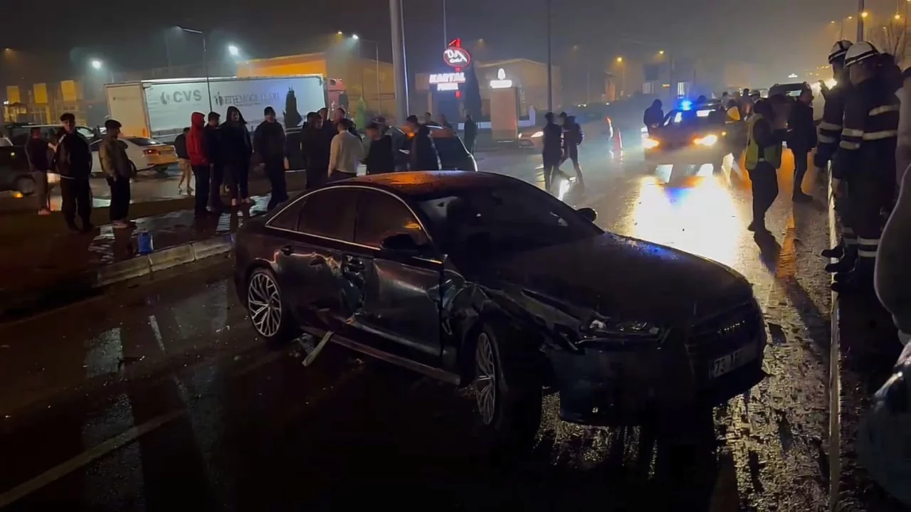 4 araçlı zincirleme kaza: 2 yaralı