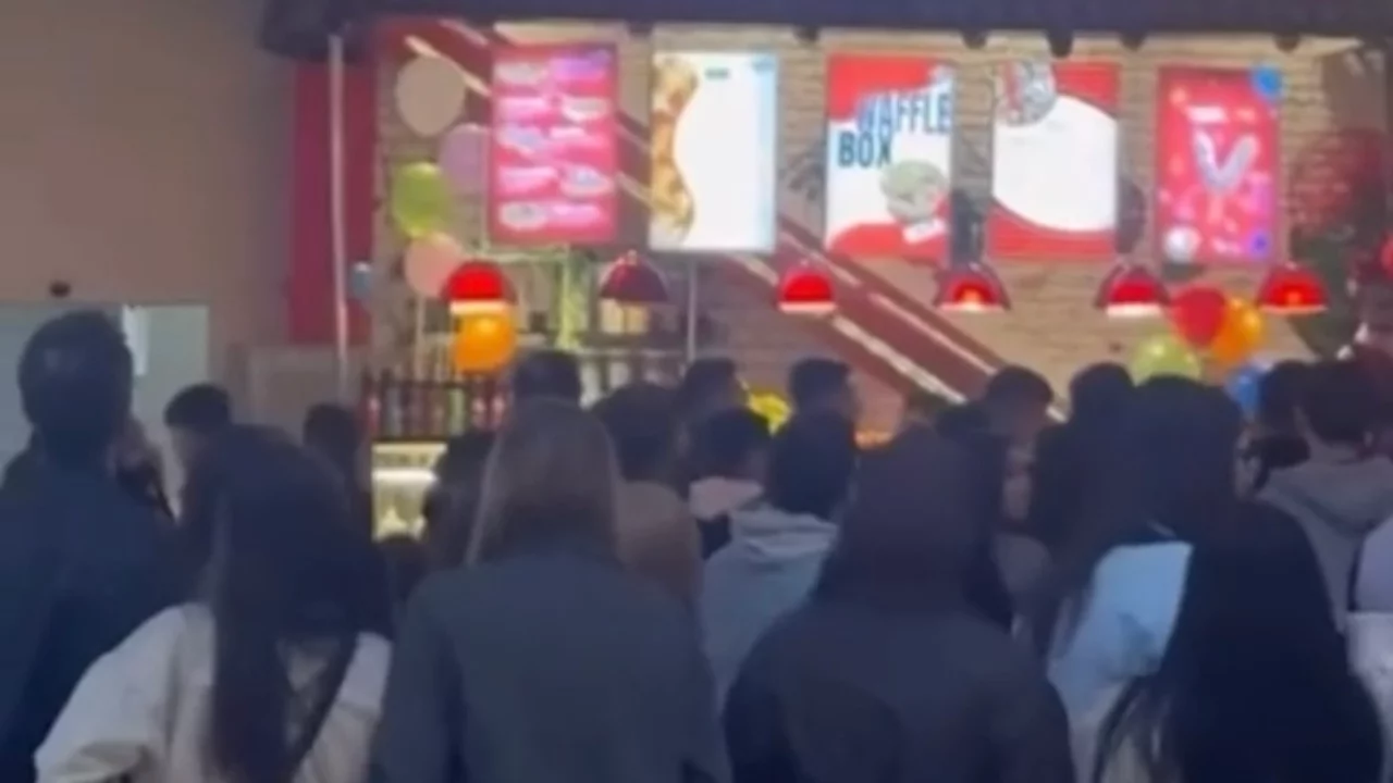 Bursa'da yemek katı değil arena! Sadece izlediler