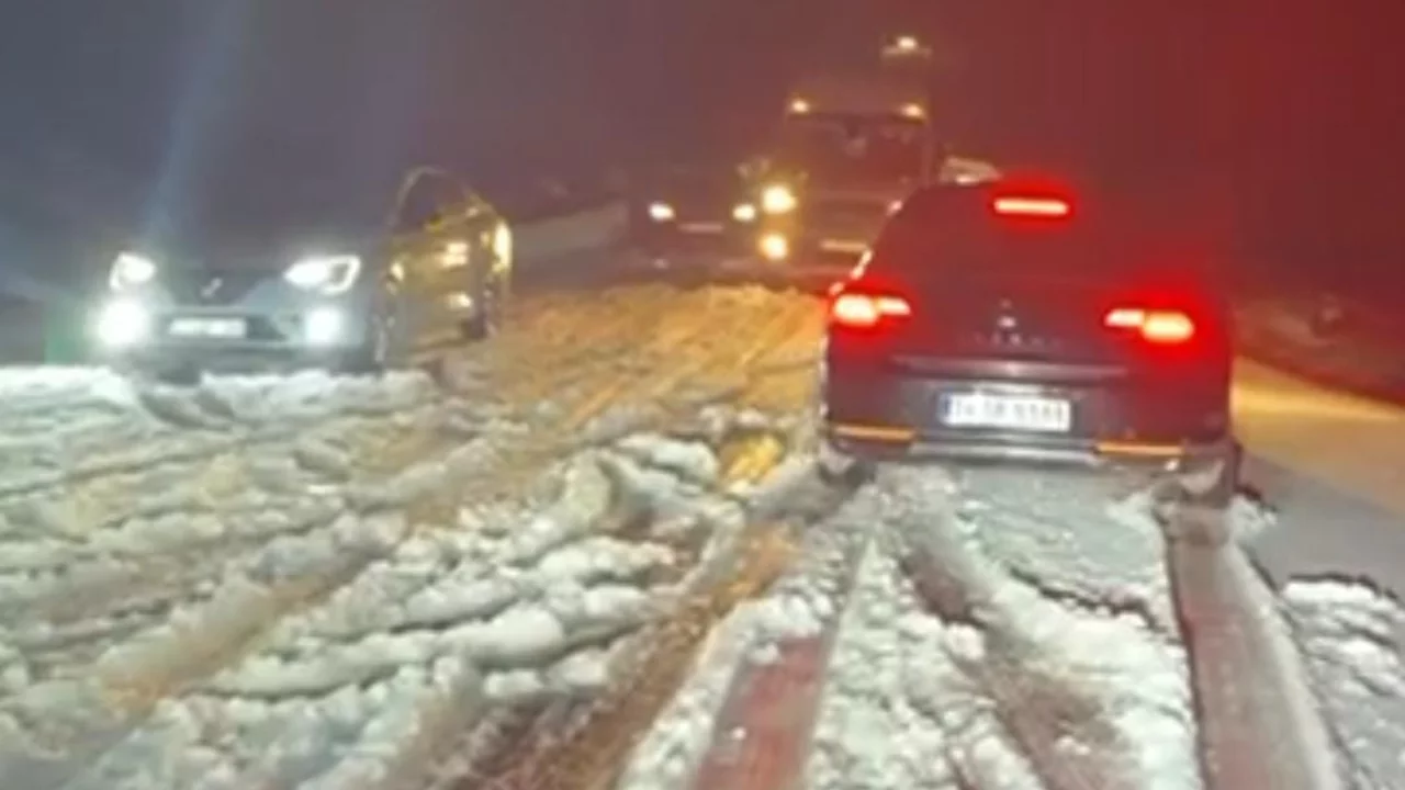 Şanlıurfa'da dolu ve kar yağışı etkili oldu