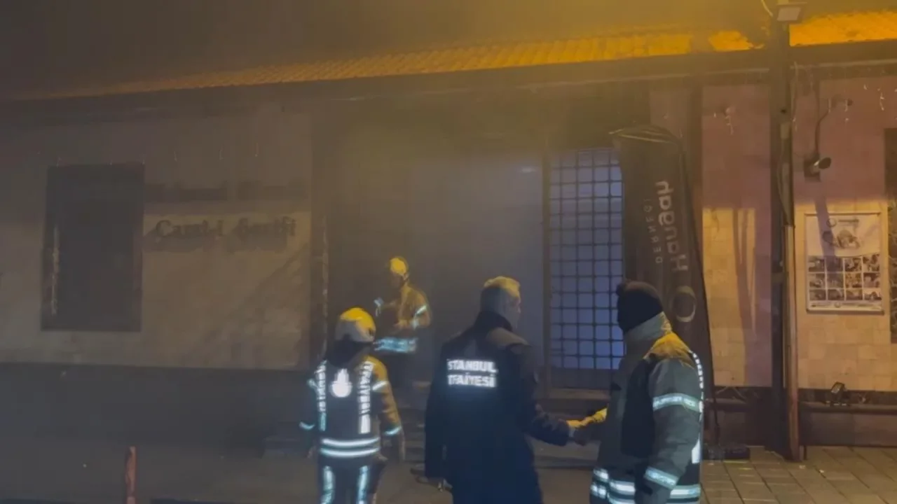Beykoz'daki Mahmud Efendi Camii'nde yangın &ccedil;ıktı