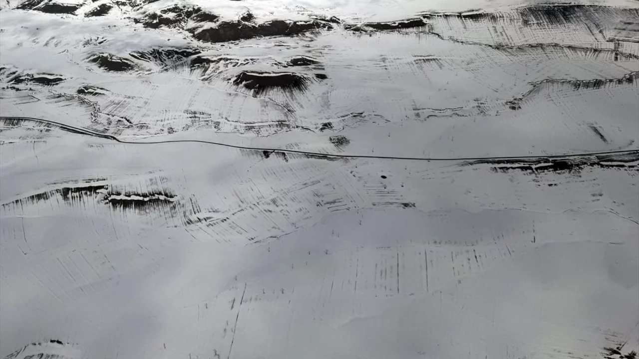 Ardahan ve Kars'ta kar yağışı ve soğuk hava etkili oldu