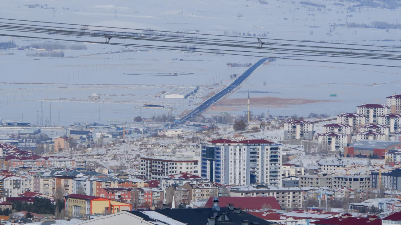 Kar Doğu'yu terk etmiyor, uzmanlar &ccedil;ığ, buzlanma ve don uyarısı yaptı