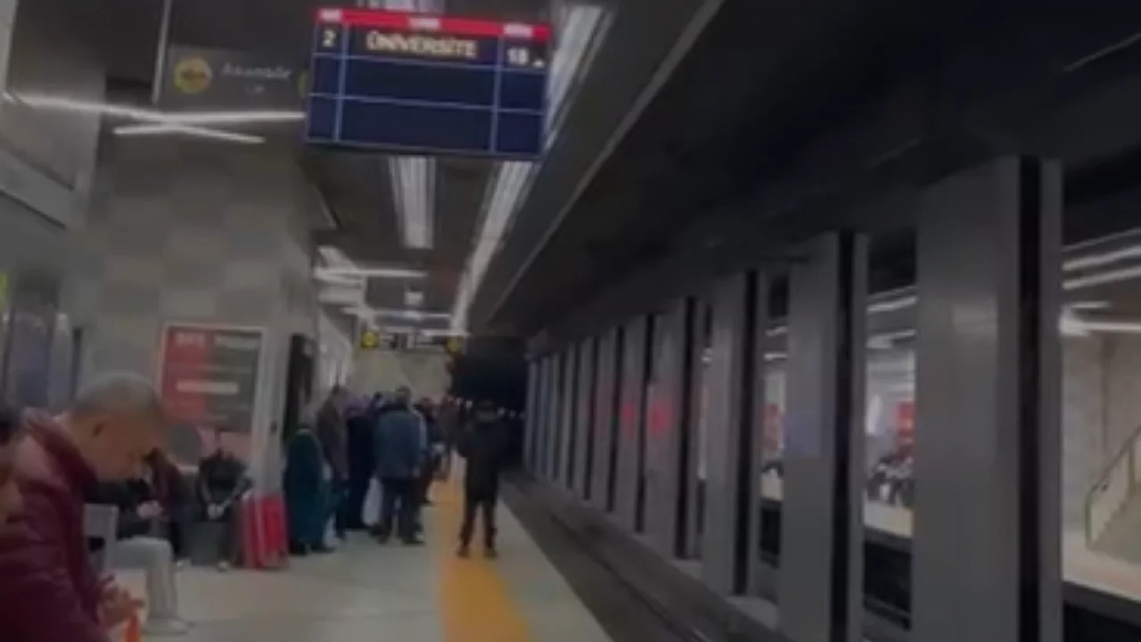 Bursa metrosunda teknik arıza! Seferler durdu, ulaşım otobüslerle sağlanıyor