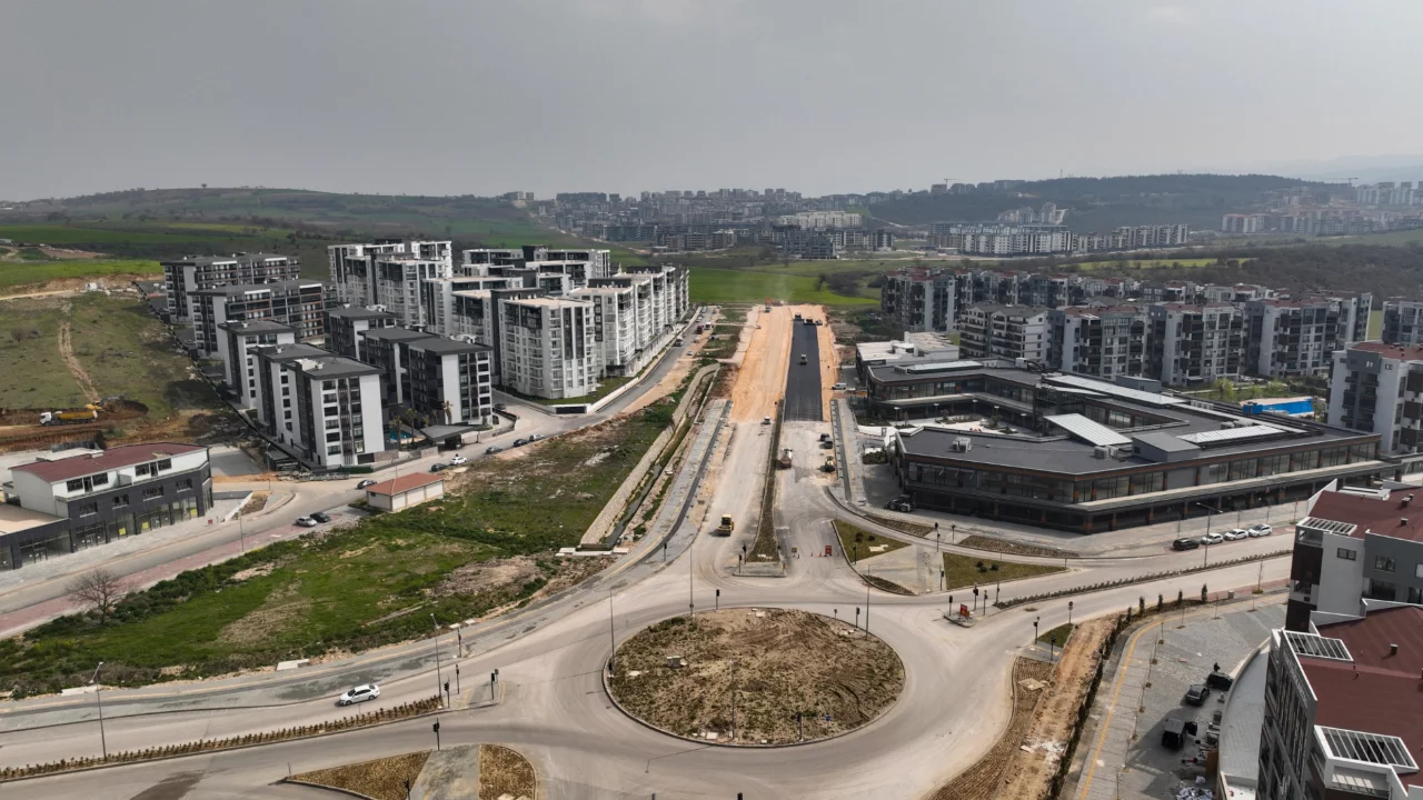 Büyükşehir'le yeni yerleşimlere modern yollar